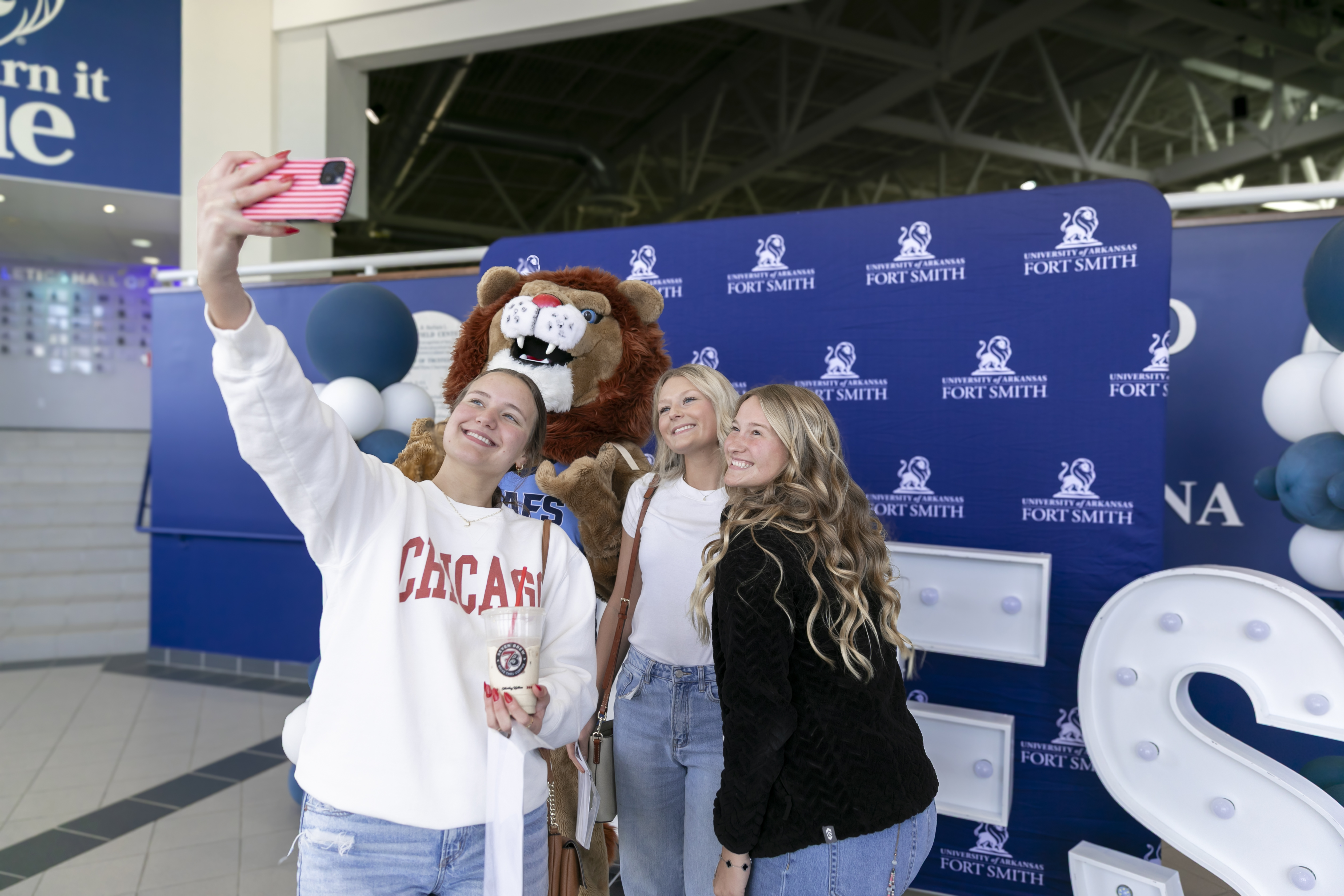 Future UAFS students take a selfie with Numa at UAFS Den Day