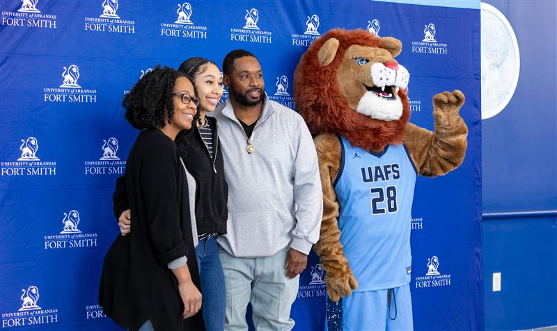 A family poses with Numa at Roar and Explore on February 13.