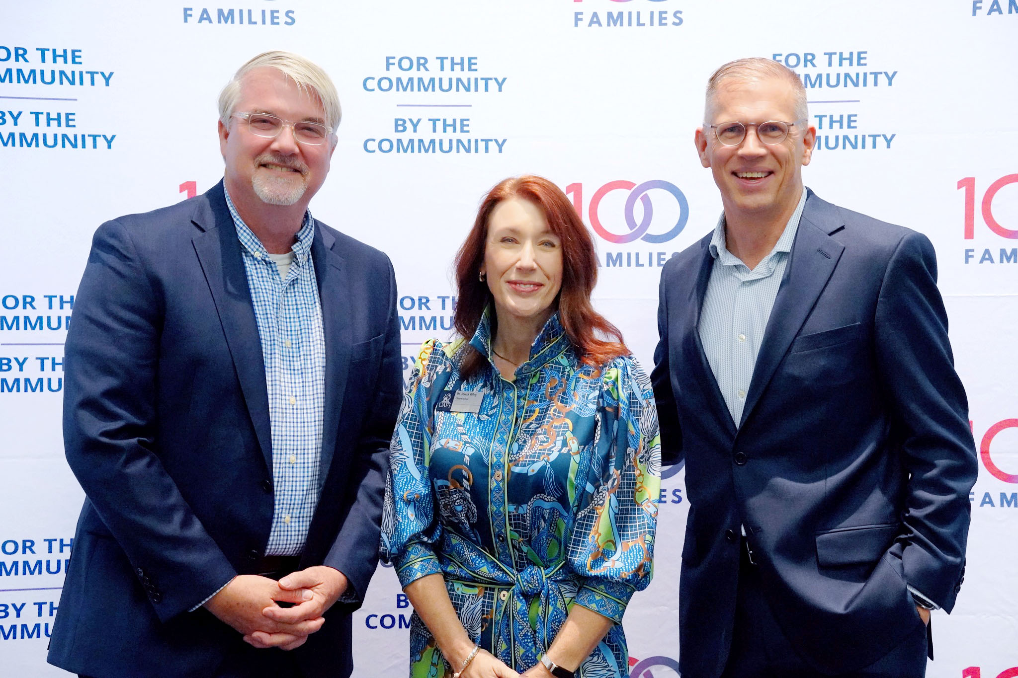 a woman standing between two men